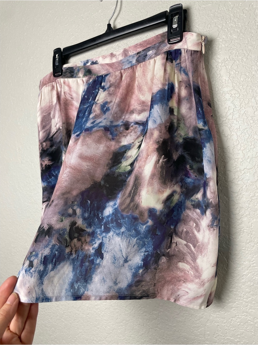 Haute Hippie Watercolor Tie-Dye Mini Skirt in Pink and Blue Size M 100% Silk - Picture 4 of 10